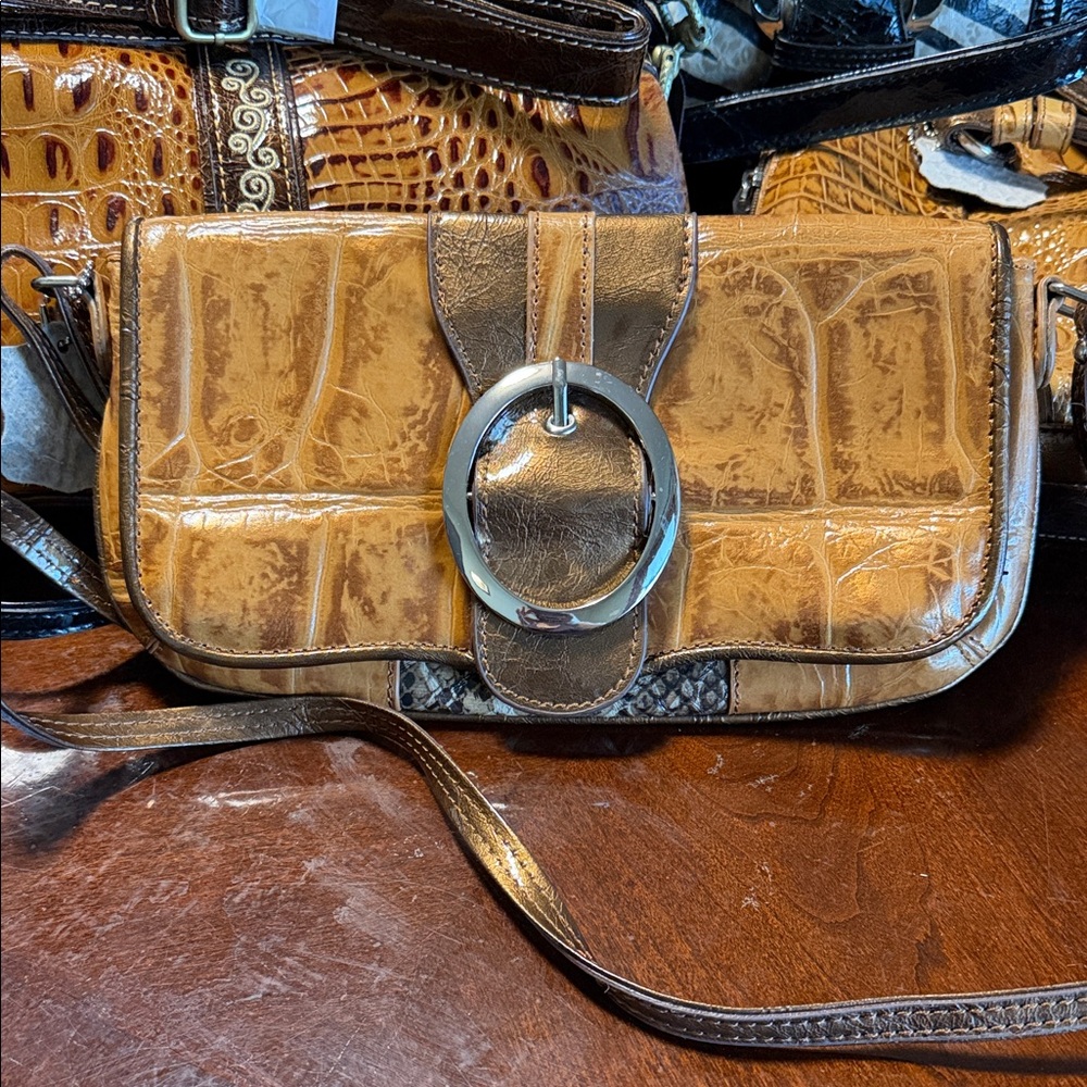 Elegant Tan Crossbody Bag with Crocodile Pattern